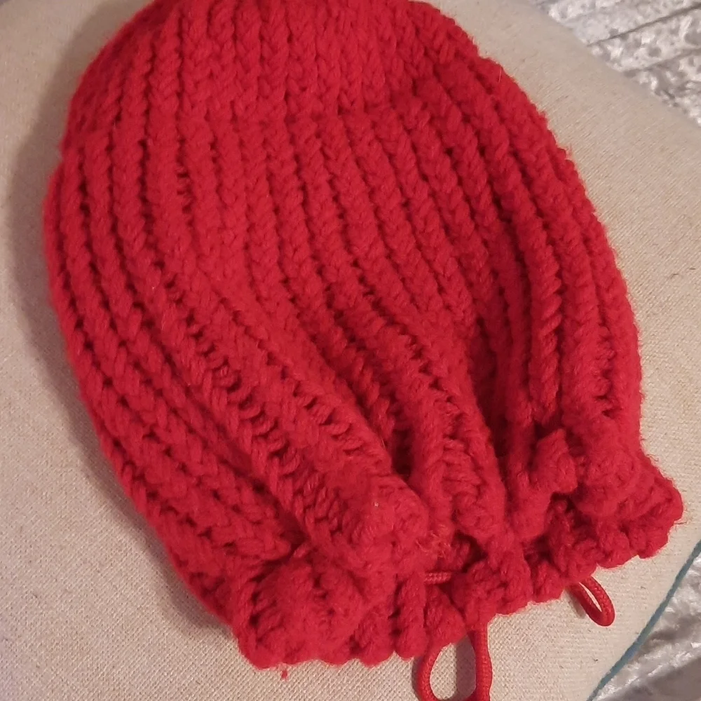 Vintage red knitted hat with drawstring ga Bulldog red